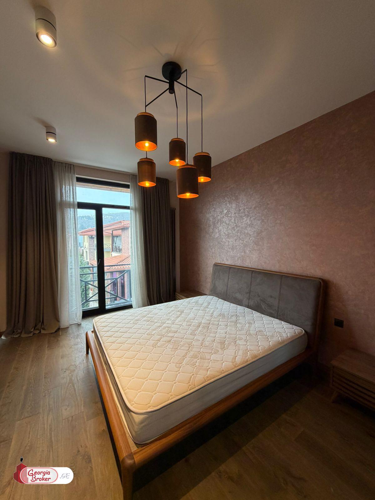 იყიდება ახალი გარემონტებული 7 ოთახიანი სახლი